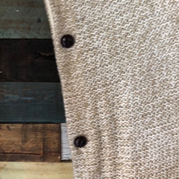 Cream colored poncho - Picture 3 of 3